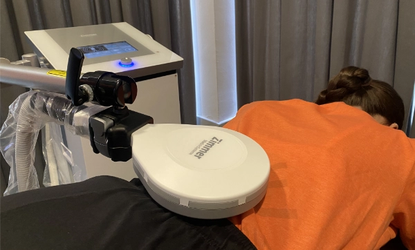 Aplicación de magnetoterapia PEMF para regeneración de tejidos en zona lumbar