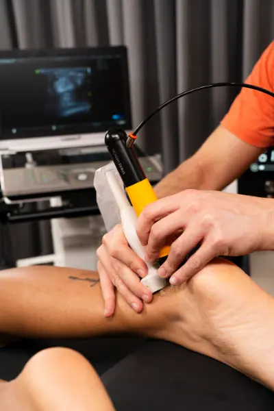 Terapia con ondas de choque guiada por ecografía