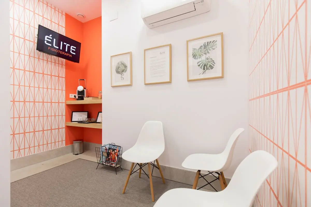 Clínica de fisioterapia en Zaragoza · Sala de espera de Élite Fisioterapia