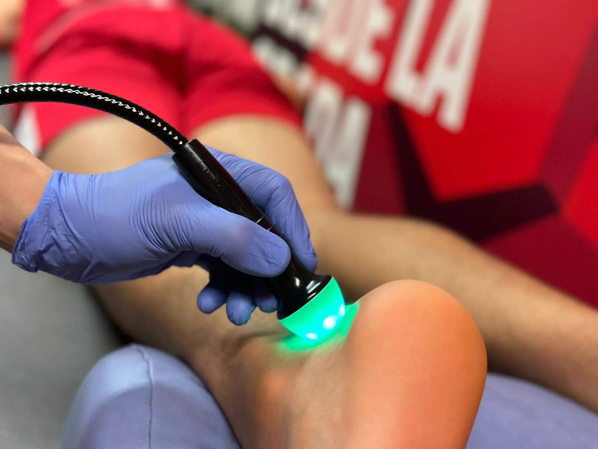 Aplicación de diatermia con vacuum para lesiones musculares